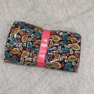VERA BRADLEY frill wristlet